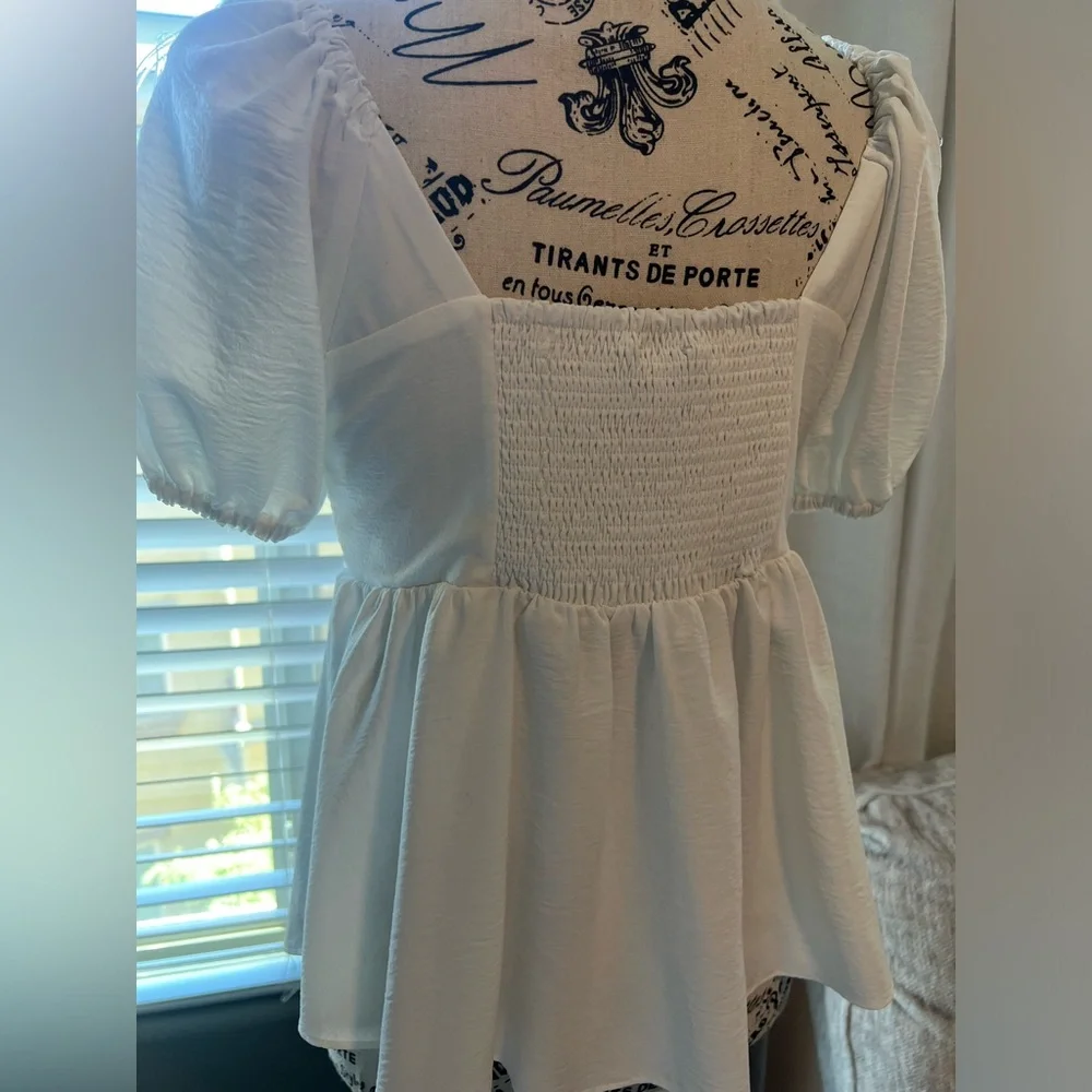 White blouse - Picture 6 of 6